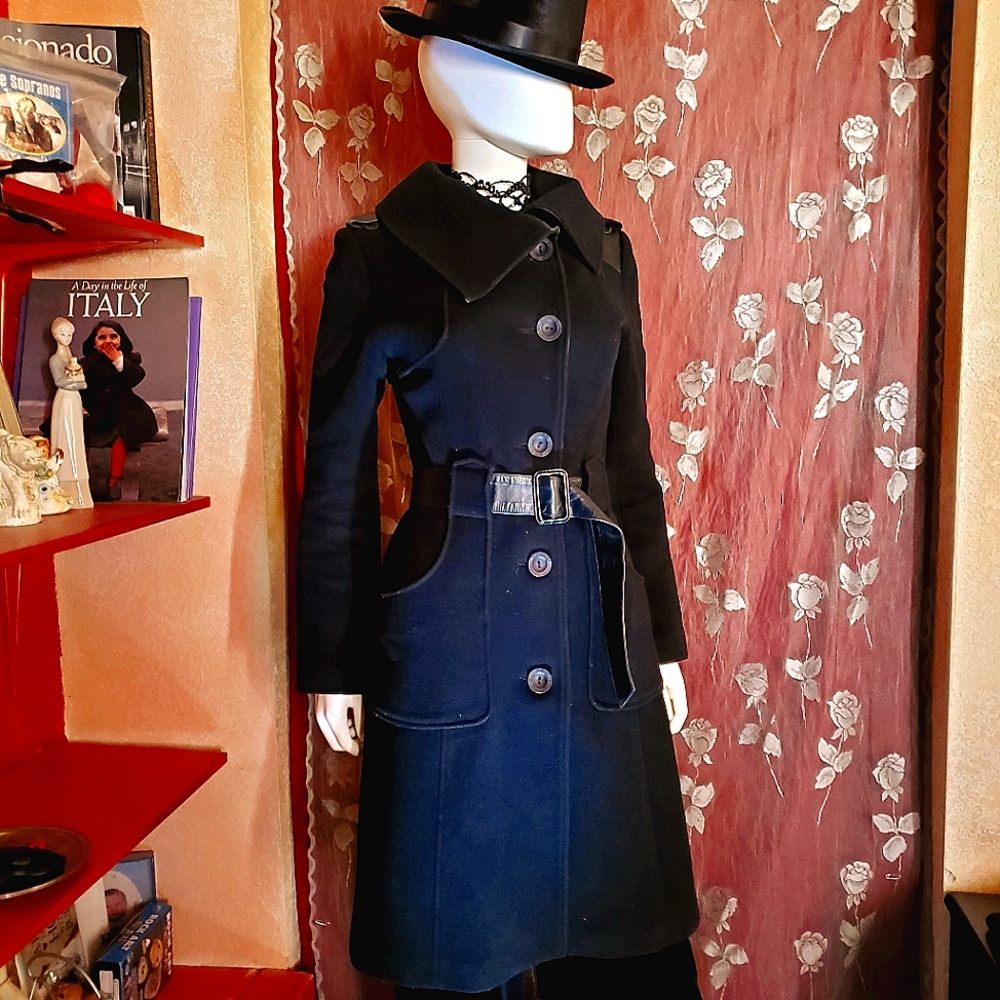 🖤Gorgous Wool/Cashmere/Leather Coat in EUC!!! 🖤